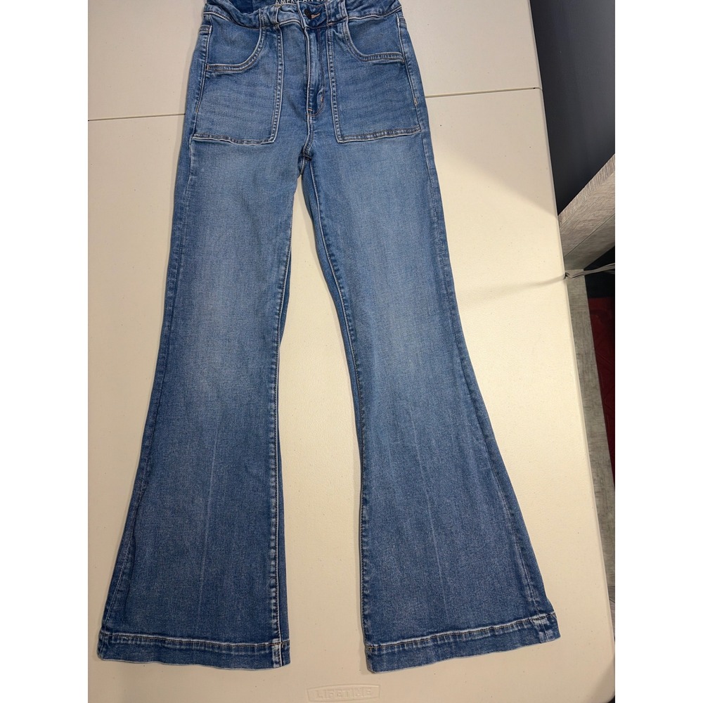 American Eagle Super Hi-Rise Flare Jeans Medium Wash Next Level Stretch 26x31